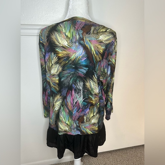 Karen Kane multicolored blouse with a unique bottom design, size XL. - Picture 3 of 9